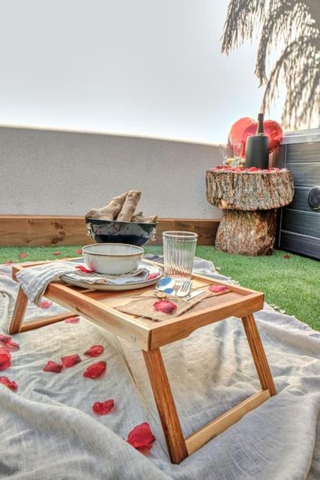 Suite Con Jacuzzi En La Montana. Llombai 외부 사진